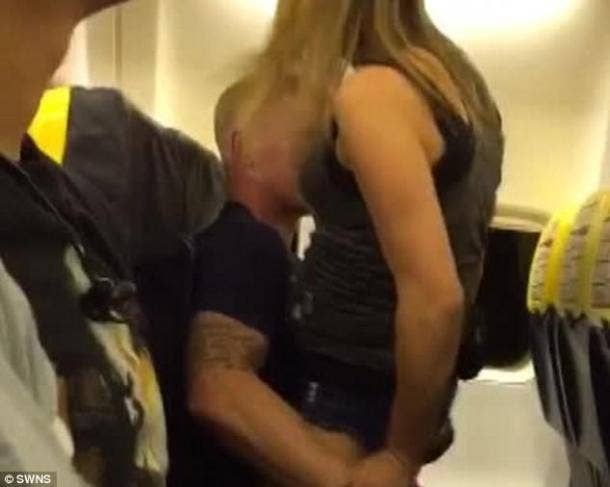 Video Of Couple Having Sex On Airplane During Ryanair Flight Yourtango 9984